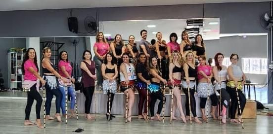 Alunas de Dança do Ventre vivenciam Workshop com Ian Montes